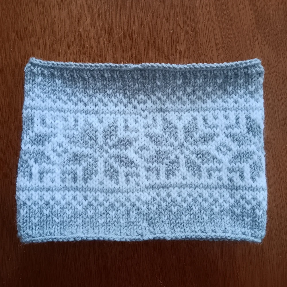 Hand Crafted Handknit Unisex Lt. Gray & White Scandinavian Motif Cowl Scarf